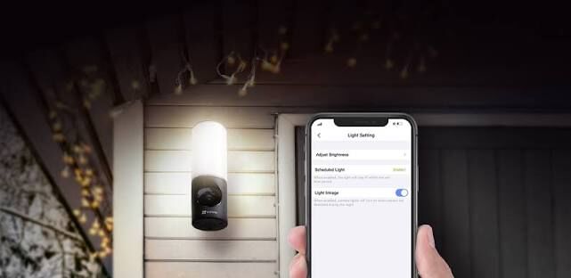 CS-LC3 - 4 MP Wi-Fi Akıllı Duvar Işıklı Kamera (H.265)
